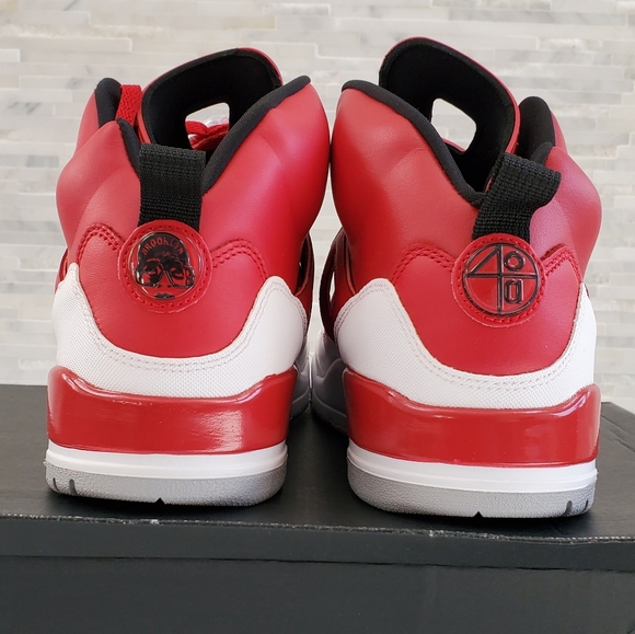 New JORDAN  Spizike Gym Red Sneakers - Picture 6 of 7
